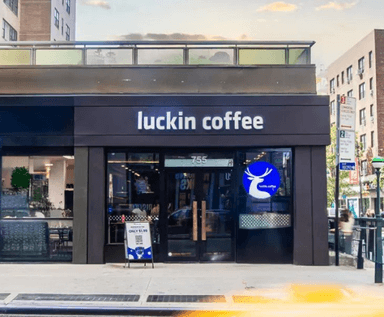 中서 스벅 무릎꿇린 '이 카페'···회계스캔들 딛고 美 재상장 노린다 [글로벌 왓]