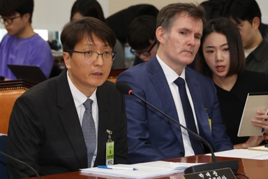 쿠팡, '면책조항' 공지 30일→7일 단축 논란···여론 악화 속 대표 사임