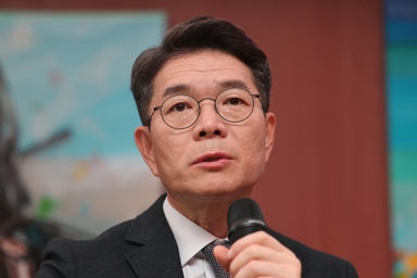 '李 칭찬' 정원오 "출마 시점 고민"···박주민, 광화문 광장서 출마식