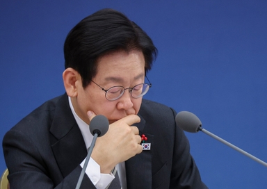 李 대통령 "재무건전성 개선 위해 LH 분사 검토하라"