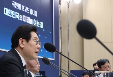 李대통령 "이학재 공항공사장 3년이나 했는데 업무파악 못해"