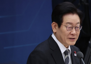 [속보]李대통령 ‘직무수행 긍정평가’ 6%p↓···56%기록- 한국갤럽