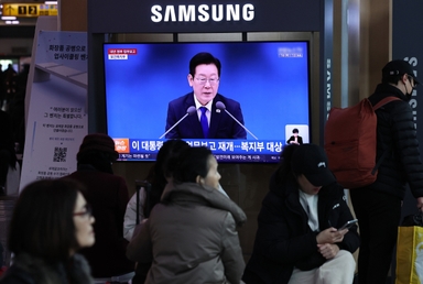 이대통령 "'응급실 뺑뺑이' 현실··· 별도 대책 마련해 보고하라" [복지부 업무보고]