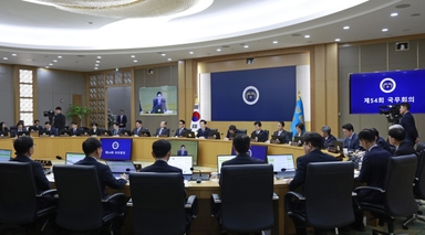 李 "송전망, 왜 한전이 빚내서 하나"···국민펀드 등 '개미 투자' 활용 제안