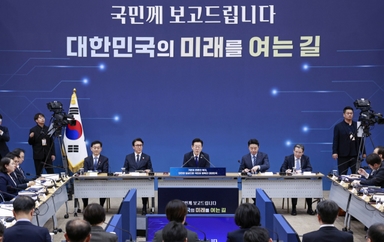 李 "주가 올라 국민연금도 큰 혜택"···국내주식 비중 확대 주문