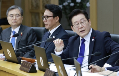 李대통령 "엄청 똑똑해, 데려다 쓰라"···신안군 재생에너지 국장 '픽'