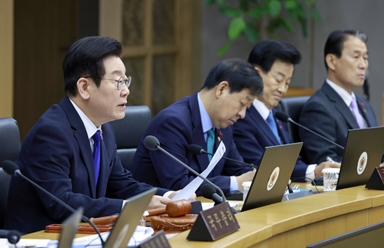 [속보]李대통령 “부처별 탁월 성과 낸 공무원에 파격 보상”