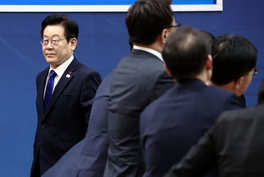 李대통령 "탈모, 생존문제··· 건보 적용 검토하"