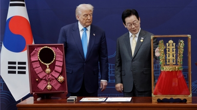 외신들 "천마총 금관 모형 선물, 트럼프 취향 저격"