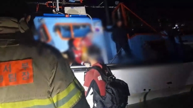 제주 애월항서 낚시어선 좌초…승선원 11명 무사 구조