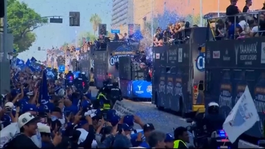 월드시리즈 2연패 LA 다저스, 도심 카퍼레이드