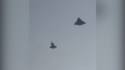 中, 6세대 전투기 'J-36' 비행 또 공개…실전 배치 속도