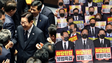 33번 박수·환호 속 22분 시정연설…국힘은 '보이콧'