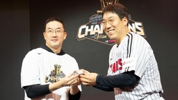 한국시리즈 MVP 김현수, LG 구광모 회장에 롤렉스 받아