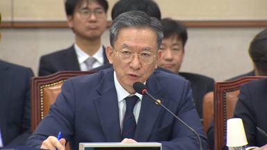 국회 나온 정성호 "외압 없어…정치보복 수사 때문에 사퇴하나"