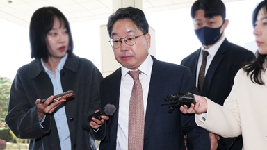 [현장연결] 노만석 총장 대행 출근…'퇴임식 입장' 질문에 묵묵부답