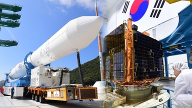 누리호 발사 임박…국산 위성 13기 싣고 우주로