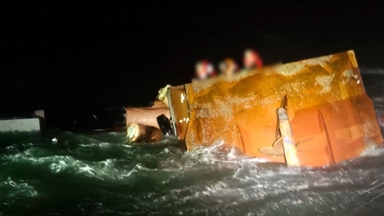 태안 앞바다서 어선 전복…2명 사망·2명 실종