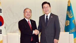 [현장영상] 이 대통령, 손정의 회장 접견…AI 등 협력 논의