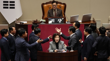 국힘 필리버스터 시작…'무선마이크'에 본회의 정회