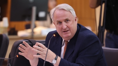 [속보] 국힘 인요한, 의원직 사퇴 표명…이소희 승계 예정