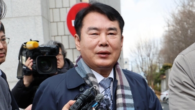 '동창 채용 개입' 이정선 광주교육감 구속기로