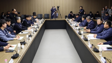 '총파업 예고' 서울 지하철 노조…막판 교섭 진통