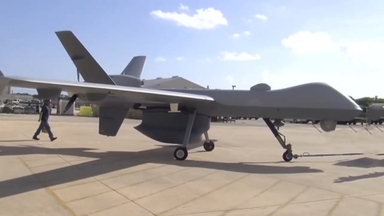 군산 앞바다 빠진 미군 킬러드론 '리퍼' 기체 인양