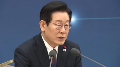 이 대통령, 민주당원들에게 "원팀으로 빛의 혁명 완수"