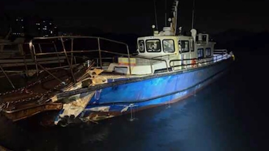 부산 앞바다서 낚시어선이 갯바위 충돌…6명 부상