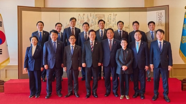 이 대통령 "내년 지방선거 대전·충남 통합단체장 뽑아야"