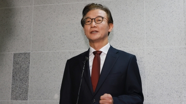 경찰, '통일교 명품 구매 내역' 확보…전재수 오늘 소환