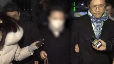 경찰, '통일교 실세' 정원주 13시간 조사…묵묵부답