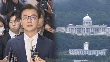 '통일교 금품' 전재수 경찰 출석…"금품 수수 없었다"