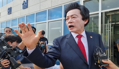 '추행·사기' 허경영, 구속 만기 앞두고 다시 구속