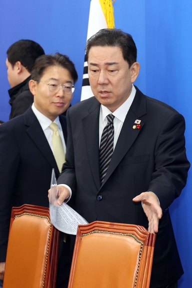 [영상] 김병기 “국민의힘 민생 인질극…국민의 회초리 맞아야”