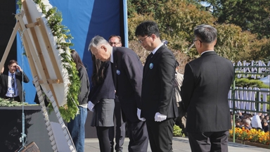 이중근 회장, ‘유엔 참전용사 추모의날’ 국민대표 헌화