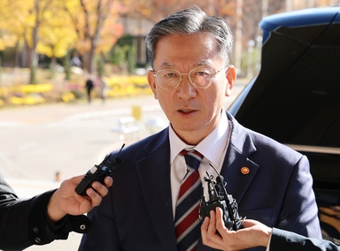 [속보] 정성호 “구형보다 높은형 선고…항소 안해도 문제없다 판단”