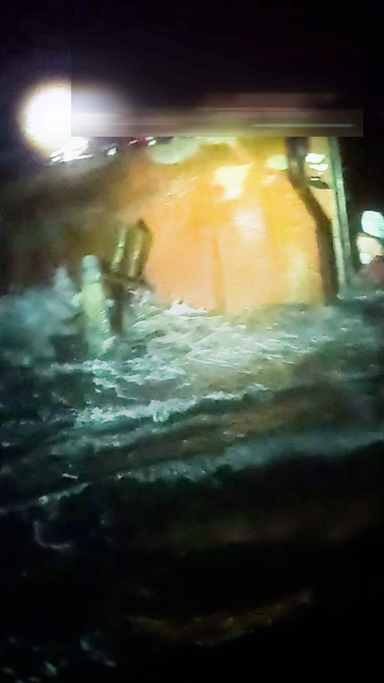 [속보] 태안 전복 어선 이틀째 구조…선원 7명 중 3명 사망·1명 실종