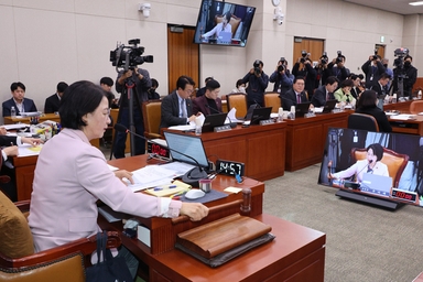 [속보] '주 52시간 예외 적용' 빠진 반도체 특별법, 법사위 통과