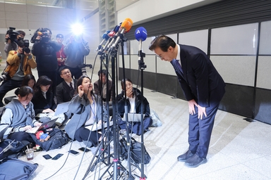 '통일교 의혹' 전재수 해수부 장관 사의 "금품수수 없었다"