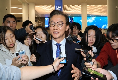 “시장선거는?” “부처 이전은?” 전재수 사의 속 부산 정·관가 술렁