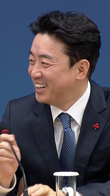 "훈식이형, 땅 산 거 아녀?"…세종시 찾은 李 농담에 강훈식 반응