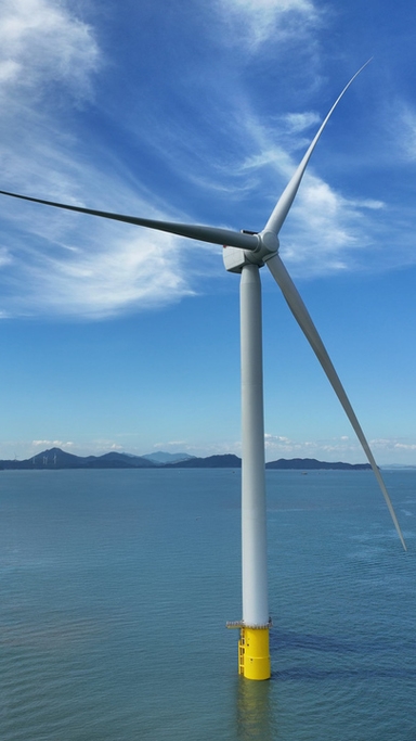 바다 위 '초대형 바람개비' 10대 쌩쌩…"83만가구 전력 책임질 것" [영상]