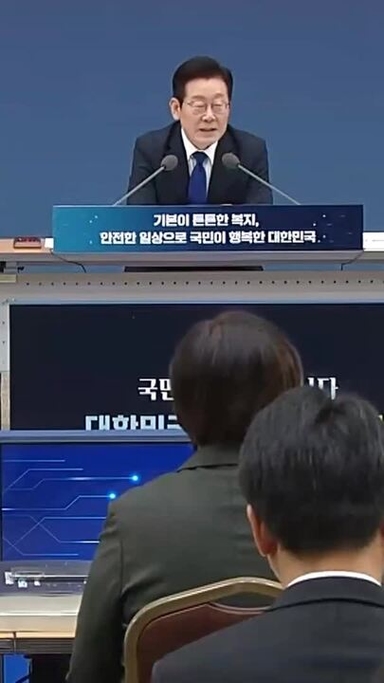 李, 정은경에 “탈모, 요즘엔 생존 문제...건보 적용 검토해달라”