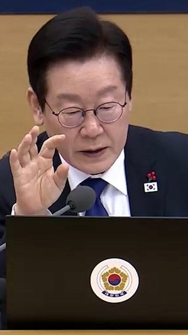 신안 '햇빛연금' 뭐길래…"똑똑해보여, 데려다 쓰라" 李 탐낸 인재