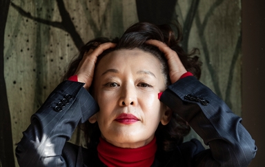 "브라보콘~" CM송 부르다 연극 스타로…장르가 된 윤석화 [삶과 추억]