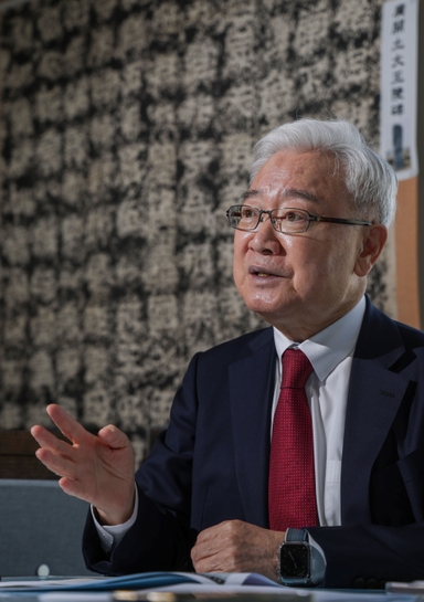 “고환율 근본 해법은 내외 금리차 축소와 경제 체질 강화다. 비용 치르지 않고 위기 극복 안돼”