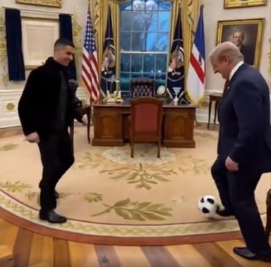 호날두 만난 트럼프 "훌륭한 친구"…함께 축구하는 AI 영상 올려