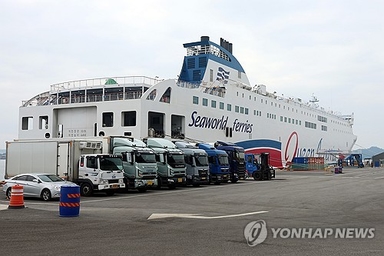 267명 태운 여객선 항로 이탈 몰랐다…관제센터 책임론(종합)